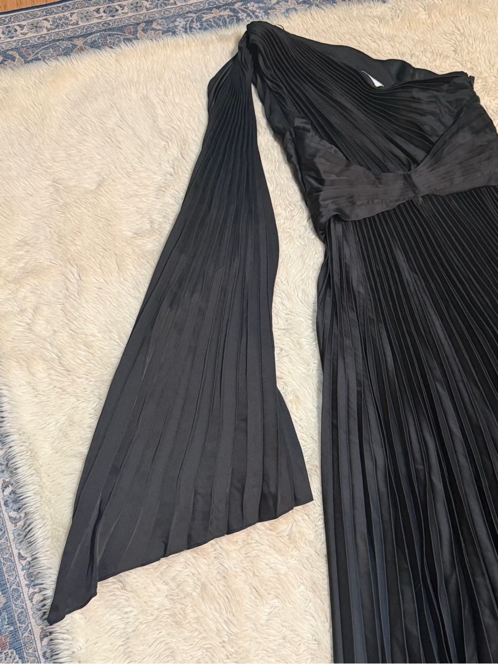 Selfie Leslie Laxmi Accordion Pleat Maxi Dress Black - Size Large - Picture 5 of 7